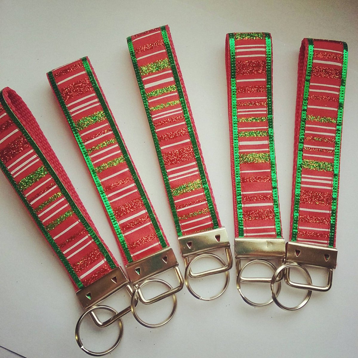 KingdomShop7's tweet image. Christmas ribbon keyfobs, wristlet,  Keychain,  teacher gifts, student gifts, stocking stuffers tuppu.net/d30f201c #Handmadegifts #giftsunder10 #Easter #KingdomWorkshop #Artisancrafted #handcrafted #GiftIdeas