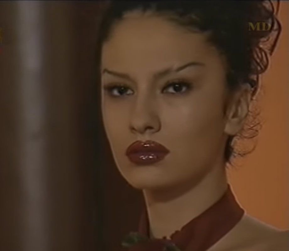 lanezlois's tweet photo. 90s albanian selina kyle https://t.co/N2OmcJwrSC