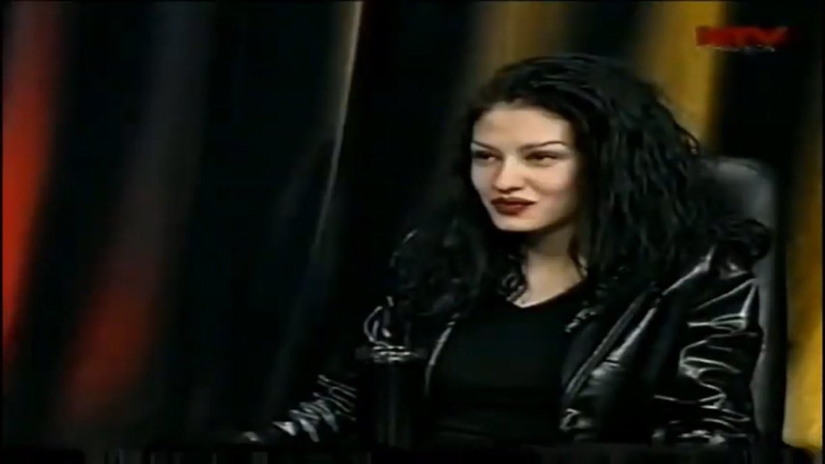 lanezlois's tweet photo. 90s albanian selina kyle https://t.co/N2OmcJwrSC