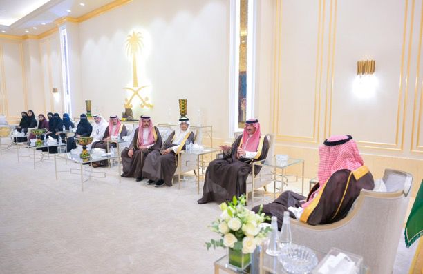 mrk7z's tweet photo. سمو الأمير الدكتور ⁧#حسام_بن_سعود_بن_عبدالعزيز⁩ أمير منطقة ⁧#الباحة⁩ يستقبل محافظ بلجرشي ورئيس وأعضاء نادي الحجاز بمناسبة تأهل فريق كرة القدم للسيدات إلى دوري الدرجة الأولى،وهنأهم بما تحقق من إنجاز، مؤكداً أهمية مواصلة العمل لتحقيق المزيد من النجاحات الرياضية بالمنطقة https://t.co/umr8fpSV6N