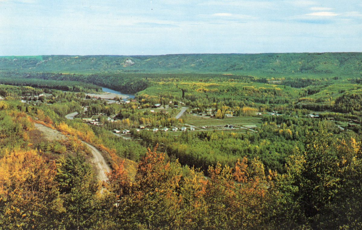 vanpostcard's tweet photo. Ken Buchanan (1930-2016) photographed the Cariboo-Chilcotin regions from early 1950s in to the late 1970s. He published as Lakeside Photo Studio, Williams Lake.  Locations shown are: Prince George; Fort Kamloops; Cache Creek; Hudson’s Hope.
More cards at https://t.co/dZZDN9ZASy https://t.co/fshfd2QiSV