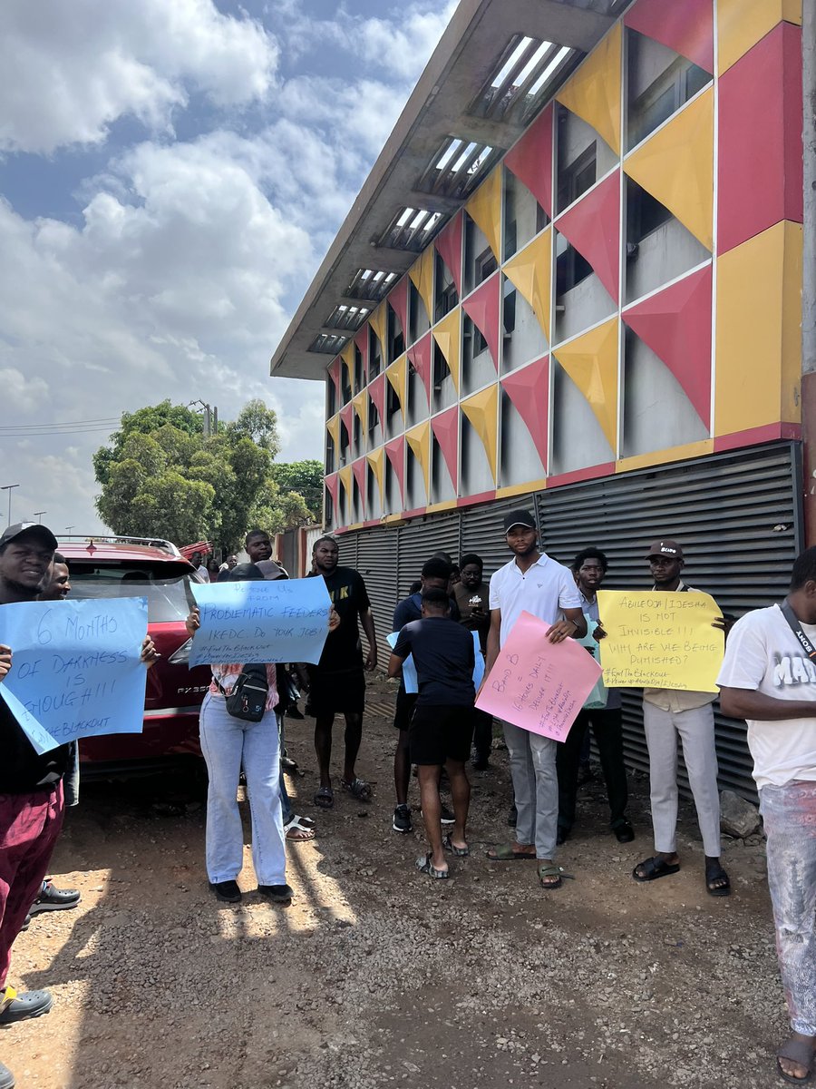 #BlackOutAtAbuleOjaIjesha tweet media