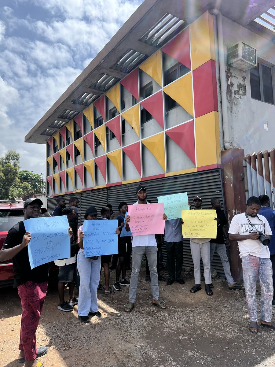 #BlackOutAtAbuleOjaIjesha tweet media