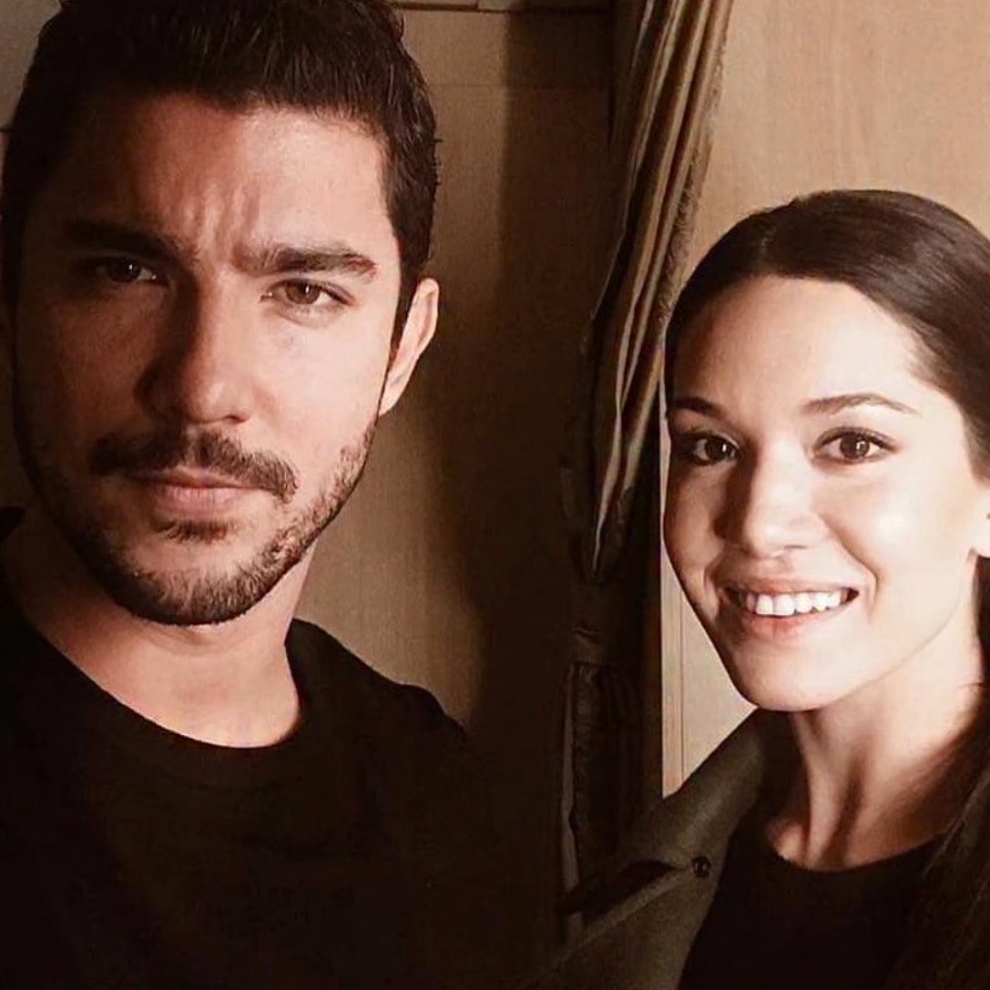 lrturkk's tweet photo. تعود يامور يوكسال إلى الشاشة بمسلسل “الوقت الضائع” من إنتاج HBO Max، إلى جانب هازال سوباشي، وكان يلديريم، وداملا سونماز.

وستجسد يامور يوكسال شخصية “خيال”،وهي المرأة التي تُغيّر حياة زينو، التي تفقد ذاكرتها بعد تعرّضها لحادث، لتصبح بذلك شخصية محورية في أحداث القصة!
#yagmuryüksel https://t.co/fVFE6tN0iv