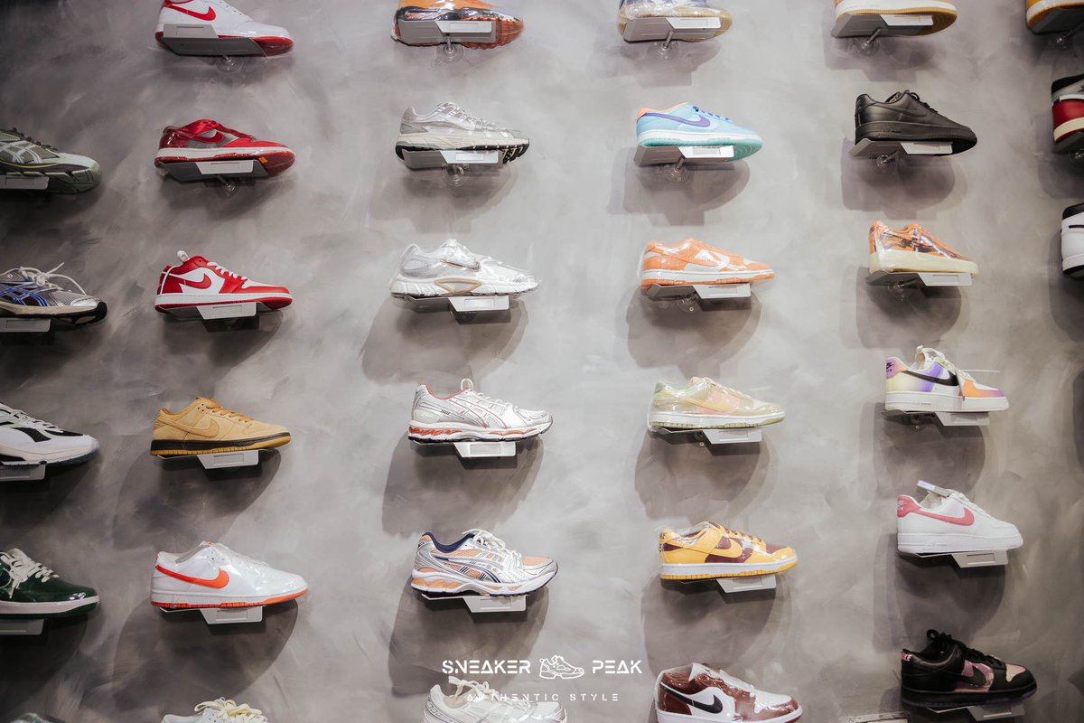 galleryoking's tweet photo. SNEAKER PEAK x @Officialnak1 
.
photography by me
shot on Canon EOS R, 24mm - 70mm 
Location: SNEAKER PEAK
.
#photography #canon #fashion #sneakers #explorepage✨ https://t.co/eaLwlykWL6