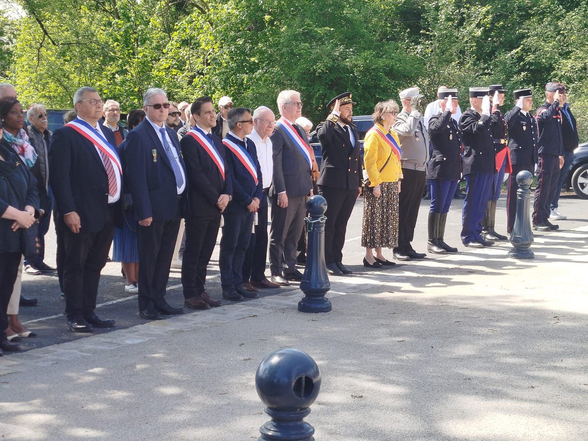Prefet77's tweet image. #cérémonie l  📷 Journée nationale du souvenir des victimes et des héros de la déportation, dimanche 26 avril à #Fontainebleau, en présence de Yannis Bouzar, sous-préfet de  l’arrondissement de #Fontainebleau et des autorités civiles et militaires.