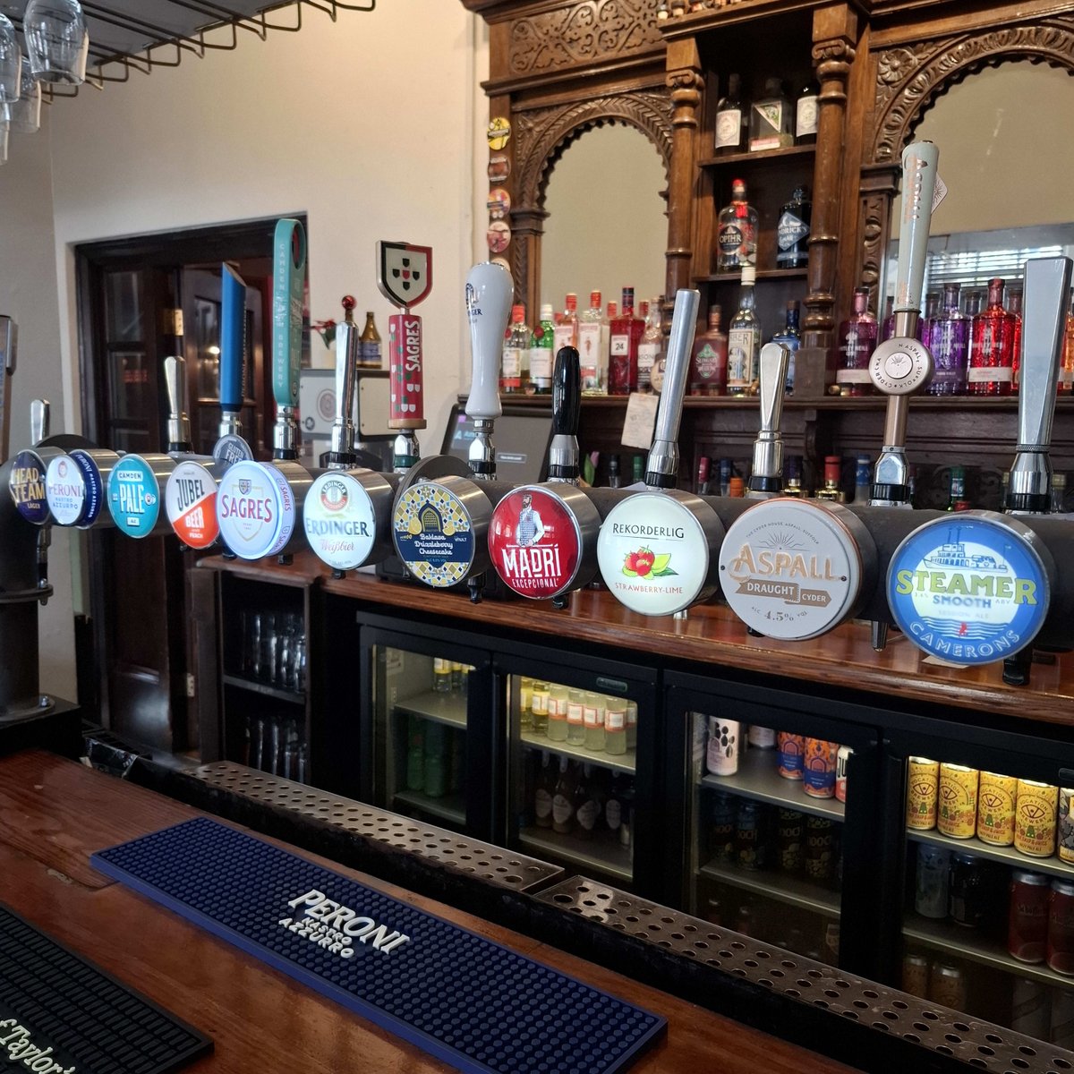 HOS_Hudds's tweet image. Did you know, as well as our 14 cask lines we also have a choice from 26 different core and keg lines too! 🍻
That's over 40 different choices for a pint! And with a selection that good its almost impossible to show it all off! 😍

#craftbeer #caskales #drinks #huddersfield