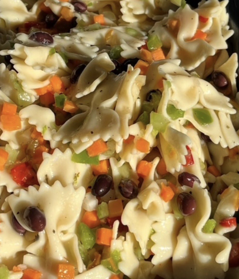 Michaels_Deli's tweet image. That beautiful bright thing in the sky 🌞may mean that Spring might actually be here soon? Perfect time to compliment your lunch with our Summer Bowtie &amp;amp; Peppers or Edamame Salad 
#spring #refreshing #fresh #deli #delicious