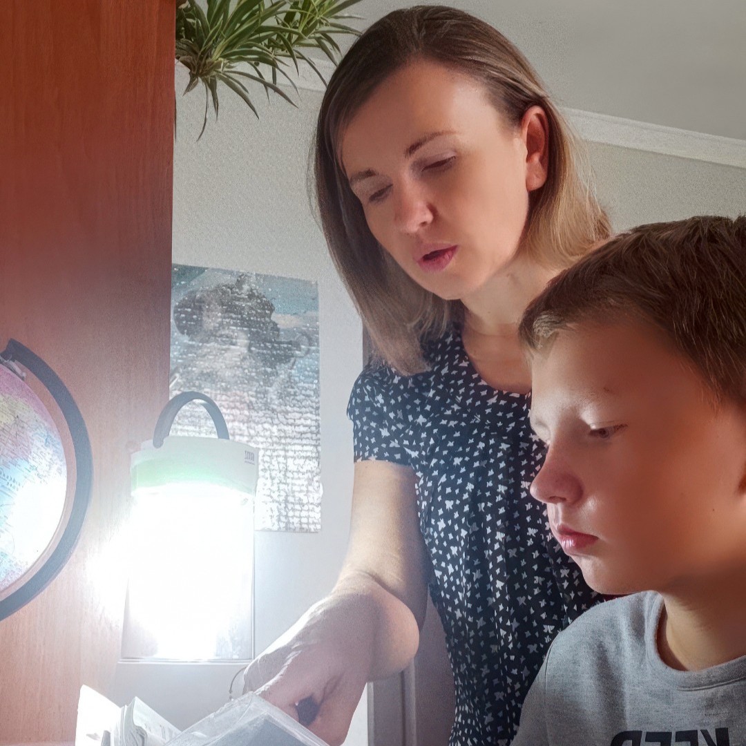 ChaliceCanada's tweet image. Happy Monday! 

Our friend Oleh is 13 years old and lives with his mother and grandparents in #Ukraine. He loves sports, technology, and mathematics. 

Because of the war, frequent power outages have made it difficult for him to study and complete his homework. But thanks to your