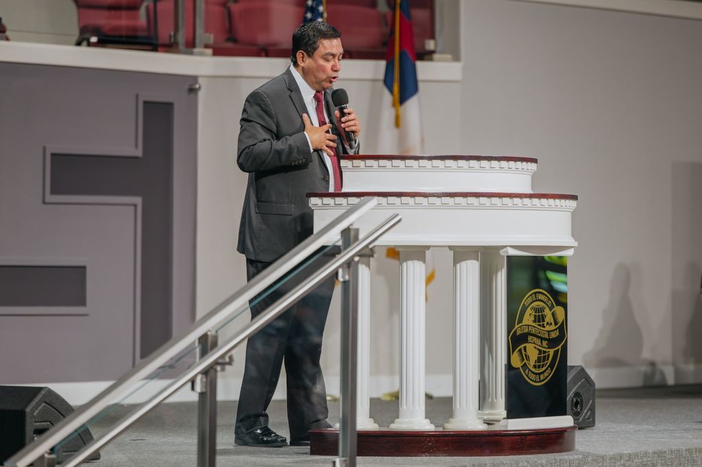 ipuhcentral's tweet photo. ¡Un domingo lleno de la presencia de Dios! Una linda presentación de la clase de niñas 9-10 y una poderosa palabra de nuestro pastor Felipe Chicas sobre cómo levantar un muro de protección en nuestros hogares, confiar en Jehová y pelear por lo que Dios nos ha dado. https://t.co/Wds23dEZK7