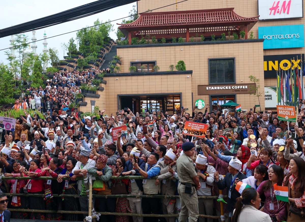 Narendra Modi tweet media