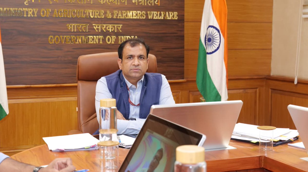 AgriGoI's tweet photo. Shri Sanjay Kumar Agarwal, Joint Secretary and National Mission Director (Pulses Mission) reviewed the status and functions of Seed Hubs. Deliberations held on Strategies for Seeds Utilisation under the Mission for Aatmanirbharta in Pulses.
#AgriGoi #AatmanirbharPulses #SeedHubs #SeedSecurity