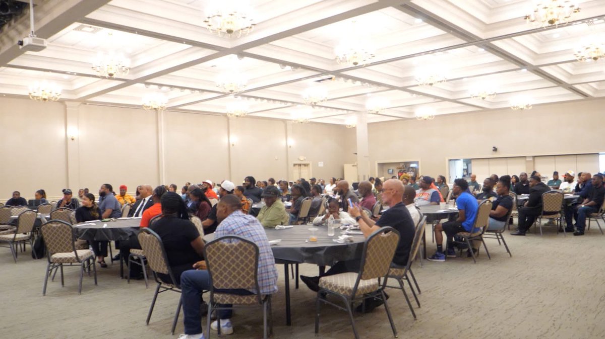 cmgpr's tweet photo. Families Matter celebrated its 31st AFIRM Fatherhood graduation, honoring Memphis fathers who committed to change, responsibility and consistent leadership at home and in their communities.

To learn more about AFIRM, call 901-445-0115 or visit https://t.co/a110oj5aTT. https://t.co/LqhwnrK5RS