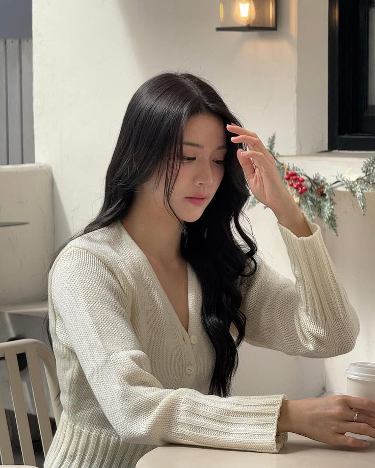 This is my favorite pictureof Ginny🦙 Even with a little makeup, her beauty is captivating✨💜 

 By the way, there is a button missing from your sweater. Should I fix it?😝(Little kidding 🤭)

#ginnynatnicha #ginny #ginnyspaca