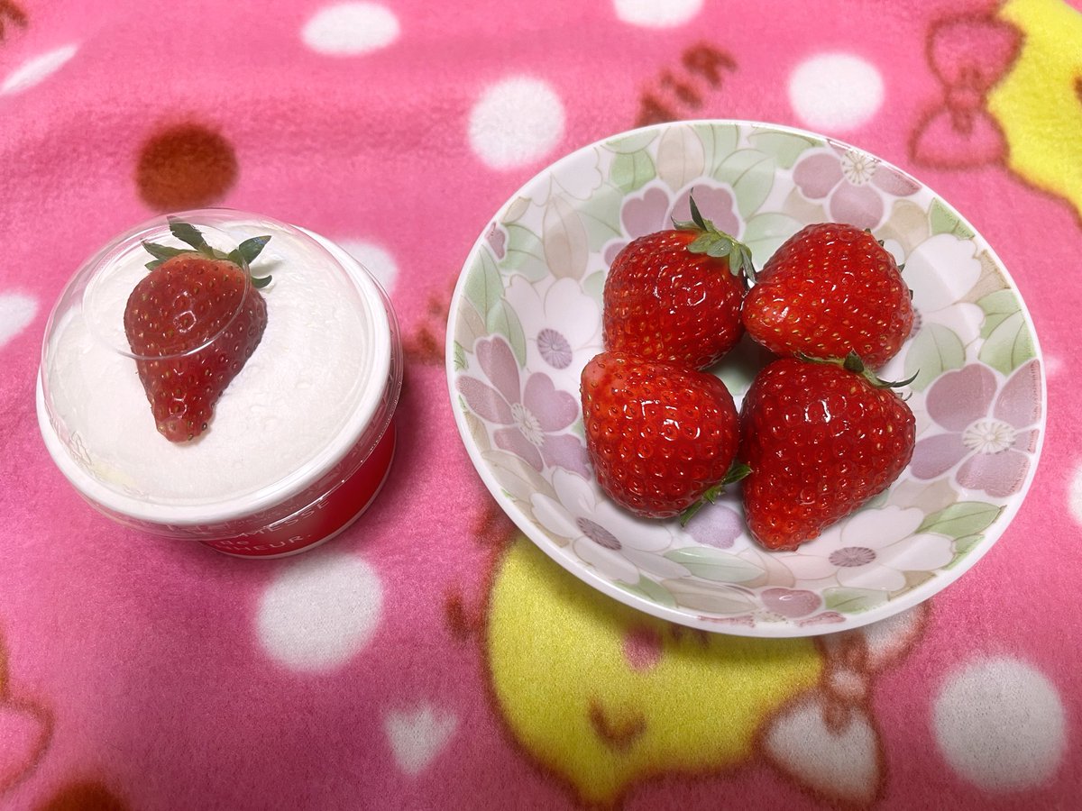 kurageyura_'s tweet image. 🍓🧁

#いちご 
#strawberry 
#yuramgmg