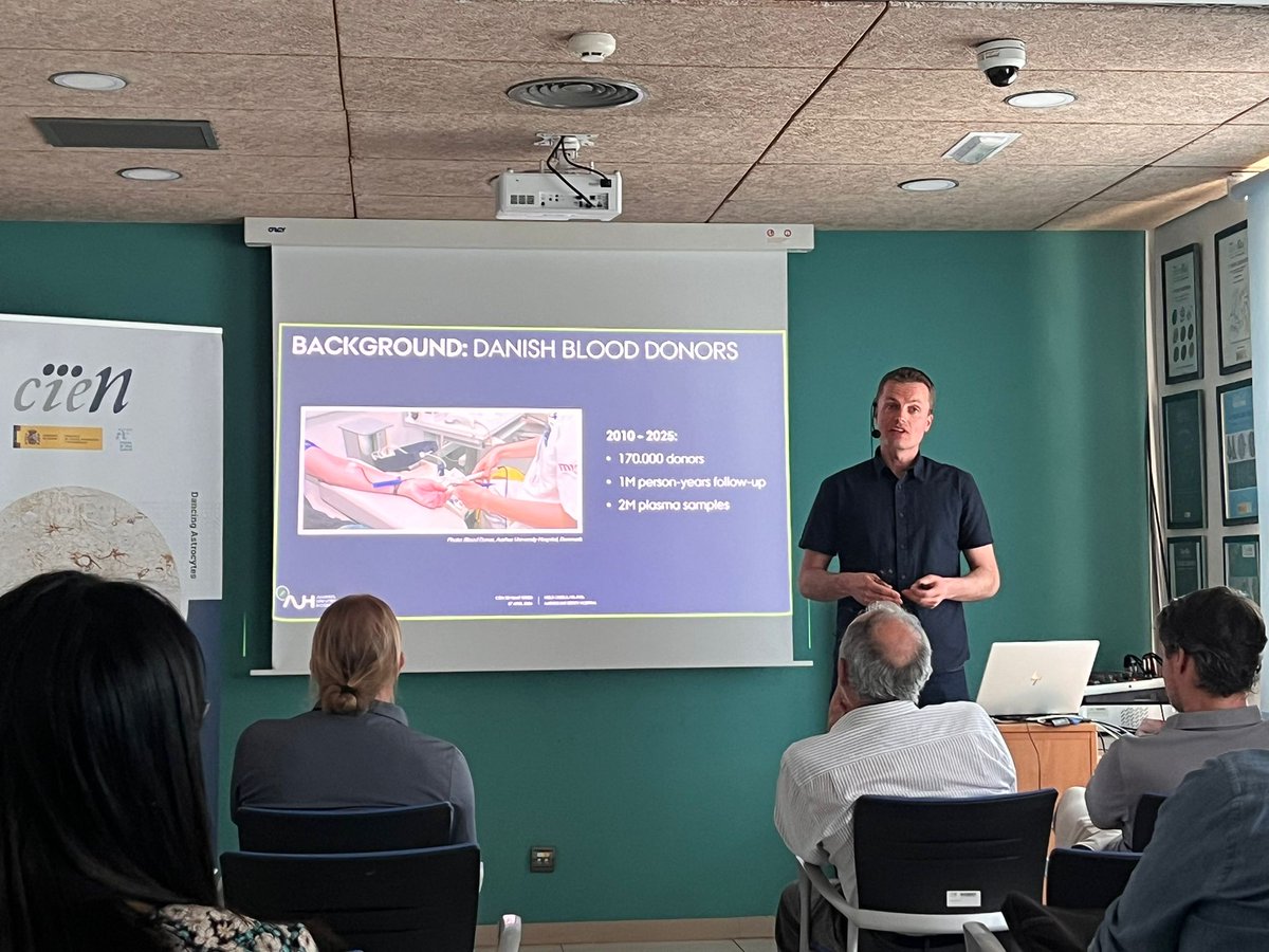 Fund_CIEN's tweet image. 🗣️@NielsOkkels  (@AarhusUni) is presenting at our #CIENSeminarSeries his cutting-edge work on blood-based biomarkers in preclinical #Alzheimer’s and Lewy body disease, highlighting longitudinal trajectories and their potential clinical impact.
ℹ️ fundacioncien.es/en/outreach/ci…