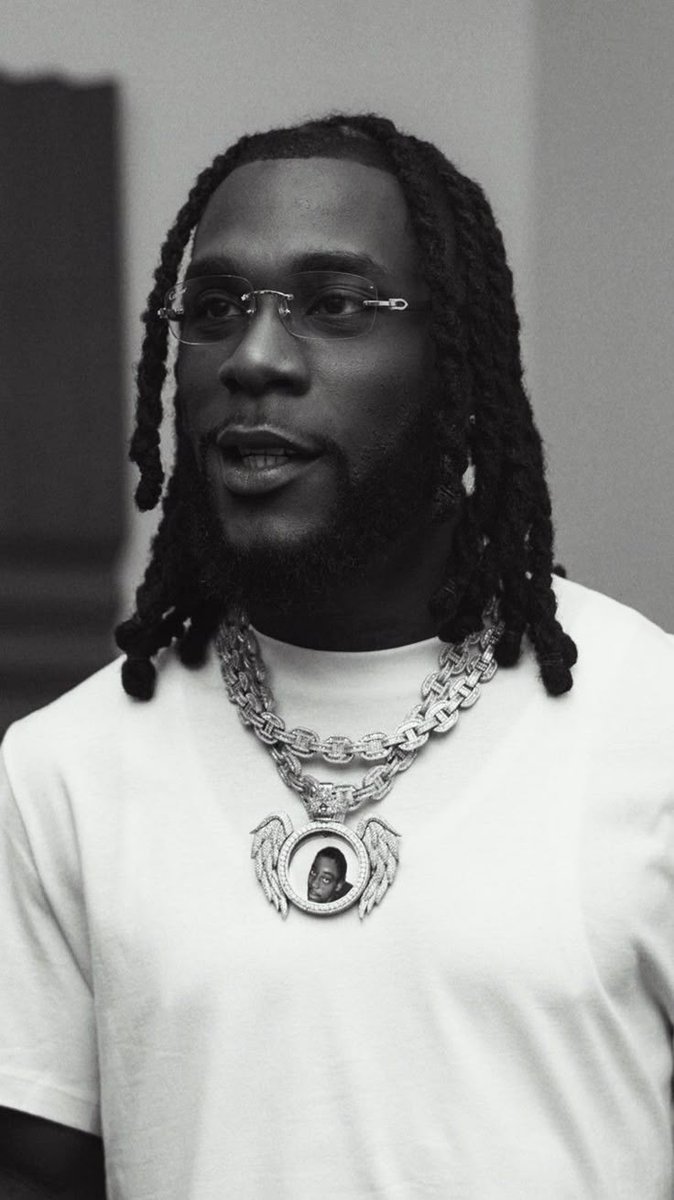 _afrowurldstar_'s tweet image. News: A clip from a weekend interview is going viral where Burna Boy claims he doesn't make music for "TikTok clips" and that the current trend of 2-minute songs is "killing the soul of the craft".
#burnaboy #music #art