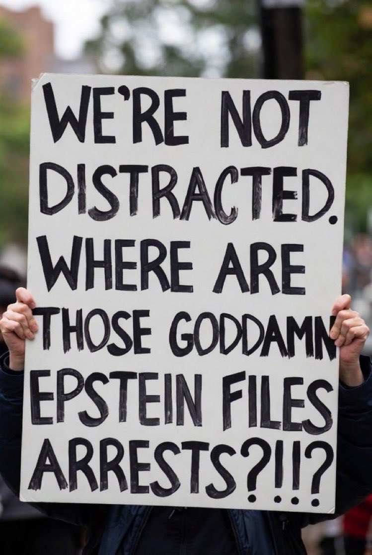 ᗰᗩƳᖇᗩ tweet media