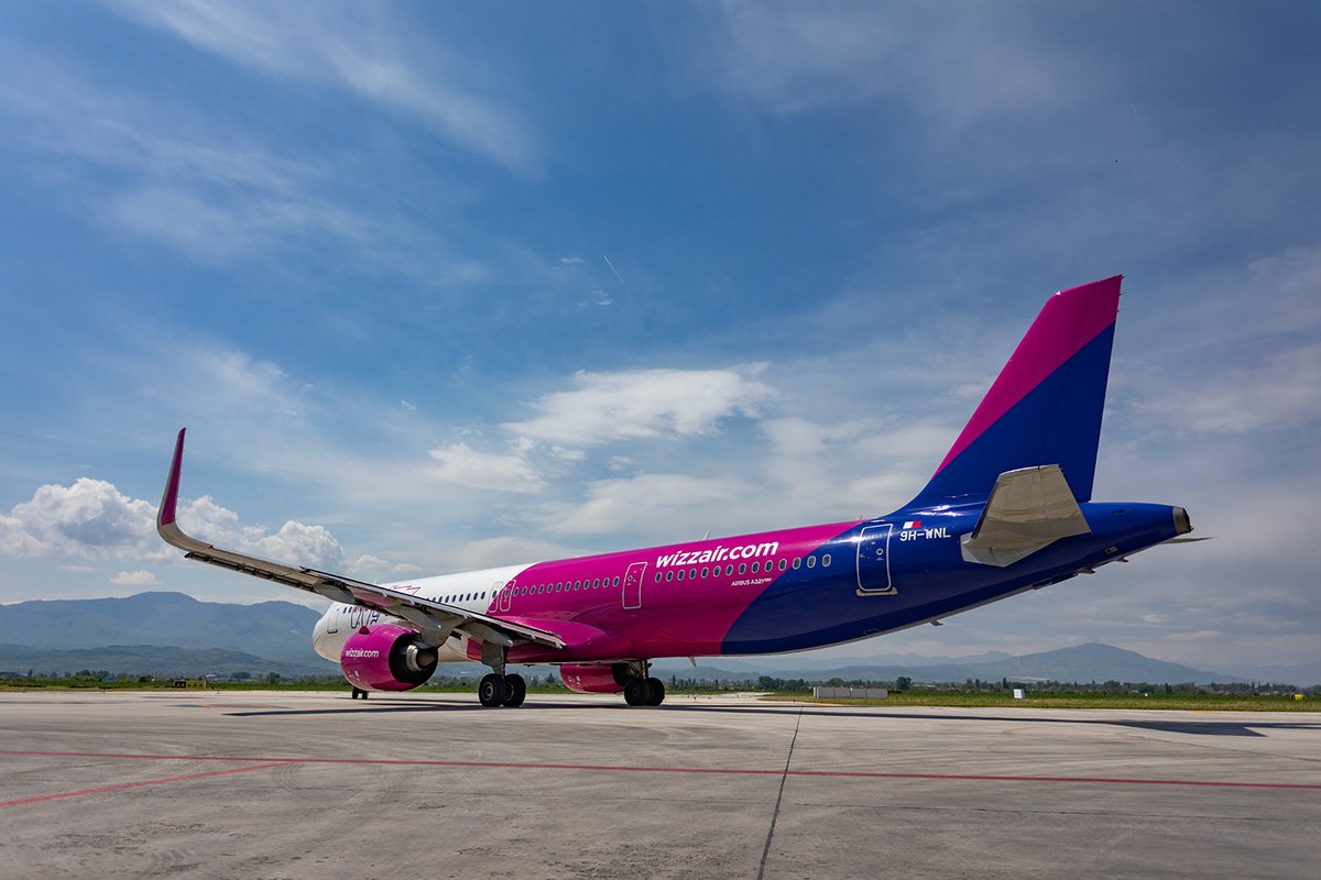 skopjeairport's tweet image. Chasing new horizons and painting the airport apron in bold colors ✈️💗💙
Every takeoff is a new story, every landing a moment to remember.

#AviationPhotography #PlaneSpotting #SkyLovers #TravelVibes #Wanderlust #AirportLife