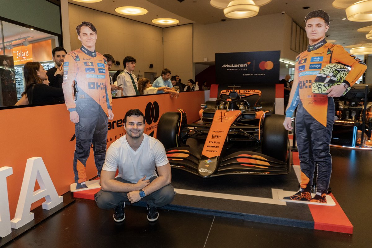 maxinfinitypics's tweet photo. Vi el monoplaza campeón de McLaren ✨🏆

Tuve la oportunidad de ver en persona la réplica del MCL39, el auto con el que Lando Norris y Oscar Piastri llevaron a McLaren a la gloria en la temporada 2025 de Fórmula 1. 🔥🏎️

#F1 #McLaren #LandoNorris #OscarPiastri #Formula1 https://t.co/MCKWm43OJD