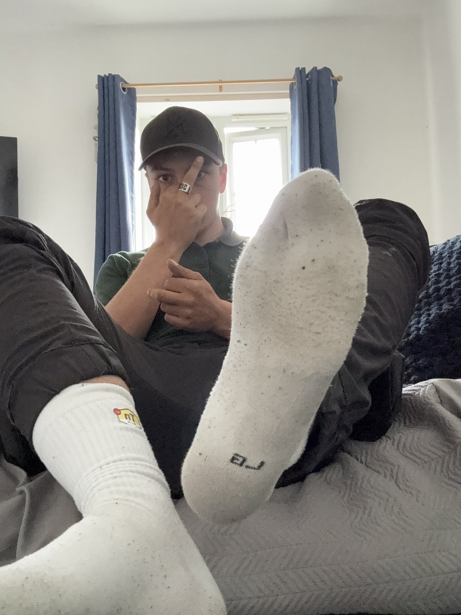 CashkingLB's tweet photo. Who’s gonna serve these sweaty soles? https://t.co/KRgbQPTf93