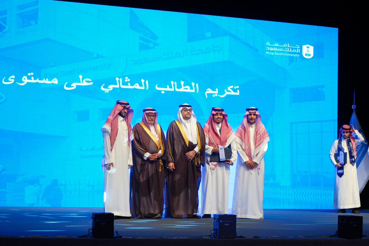 a_alabudi's tweet photo. الحمدلله حتى يبلغ الحمد منتهاه 🤍

تحت رعاية سعادة رئيس الجامعة المُكلَّف أ.د. علي بن محمد مسملي
تشرفت بالحصول على جائزة الطالب المثالي على مستوى كلية الصيدلة بجامعة الملك سعود،
وجائزة أفضل نادي طلابي على مستوى الجامعة.
فخور بهذه اللحظة، وممتن لكل من كان له أثر في هذه الرحلة 🤍 https://t.co/Xzoqw6U7iz