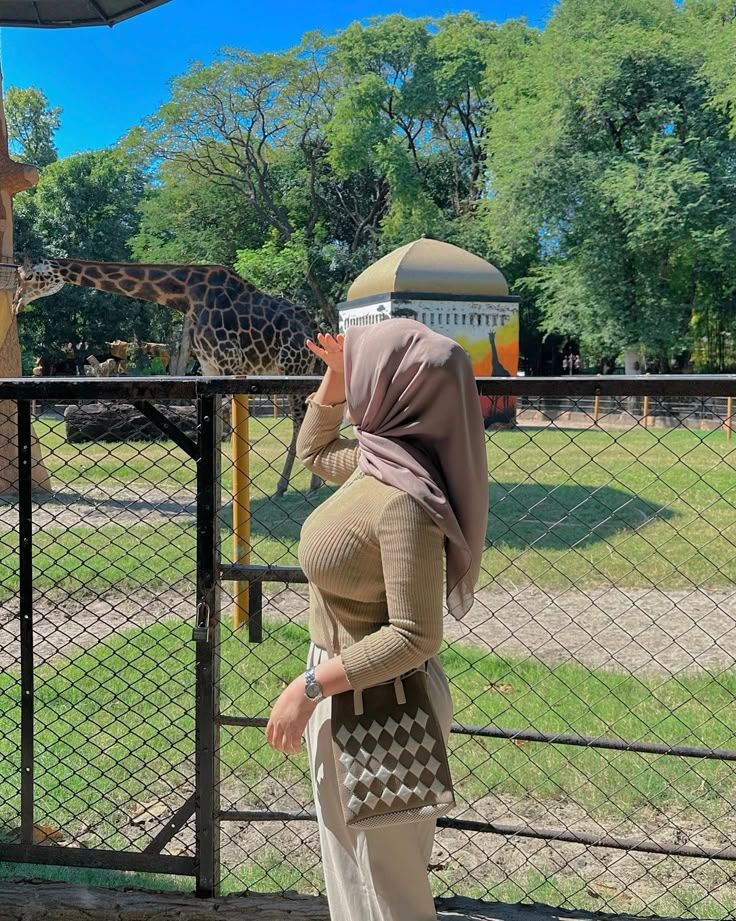 DMutia51145's tweet image. ahh panas nya membuat adek berkeringat abang

#jakarta #bandung #surabaya #medan