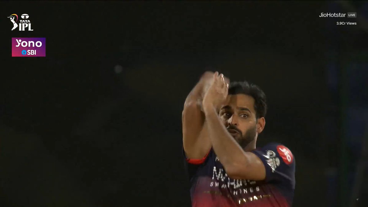 RockstarPraju7's tweet photo. One more😭💥💥

Whatta fkin bowling this is💥
#DCvsRCB https://t.co/dE3KKJrzVz