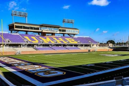CoachMann92's tweet photo. Thank you @CoachJordyDubb for stopping today and checking out our dudes!!! @BeltonTigerFB @thebeltontigers @BeltonISDAth #tigergrit https://t.co/TMwulTZQZ4