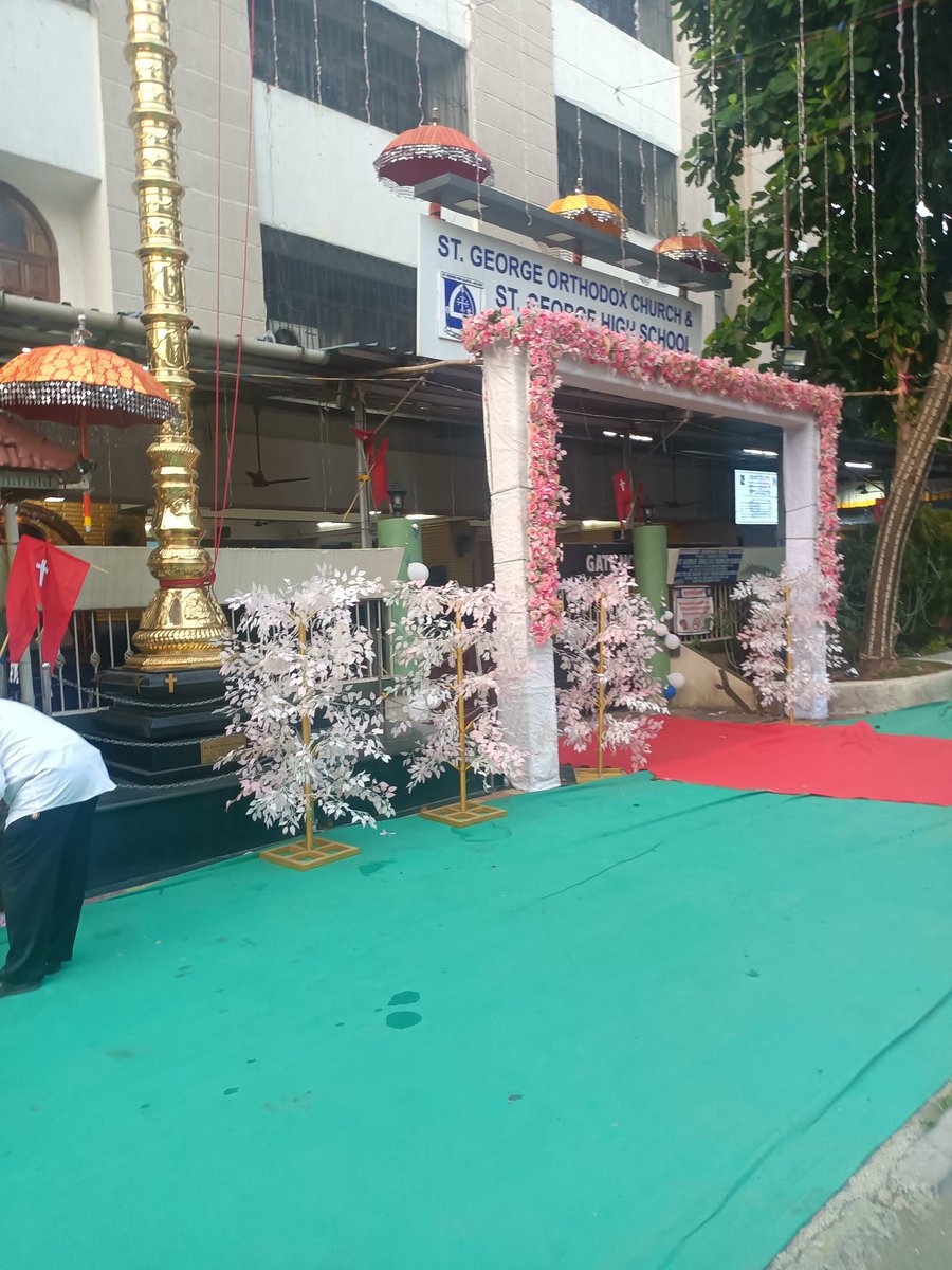 styleangel23's tweet photo. Sunday run nightmare. I was running on Mulund pipe line road stretch and when I reached St. George Orthodox Church, they had some celebrations going on, which is fine, I fail to understand the need to put plastic mats on the public road, which made me fall badly.@mybmc https://t.co/T0zKvYCCRz