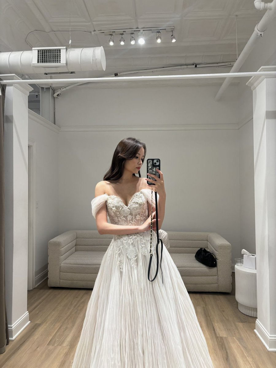 ayann__ym's tweet photo. どれが好き〜？👰‍♀️🤍 https://t.co/ocxMZB9eHy