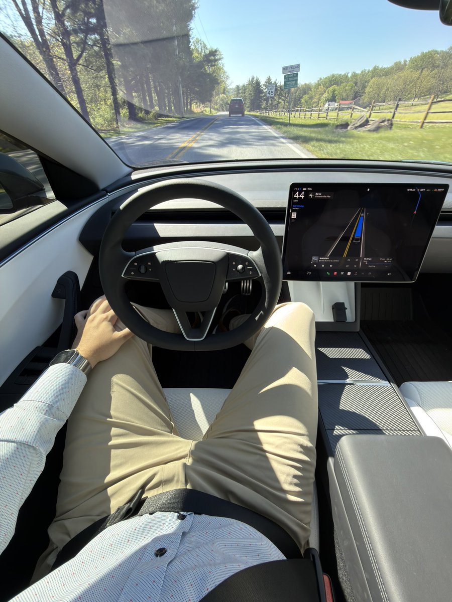 vad3rt3sla's tweet photo. Most relaxing drive to the office ever with FSD. https://t.co/DFUTDP0WXP