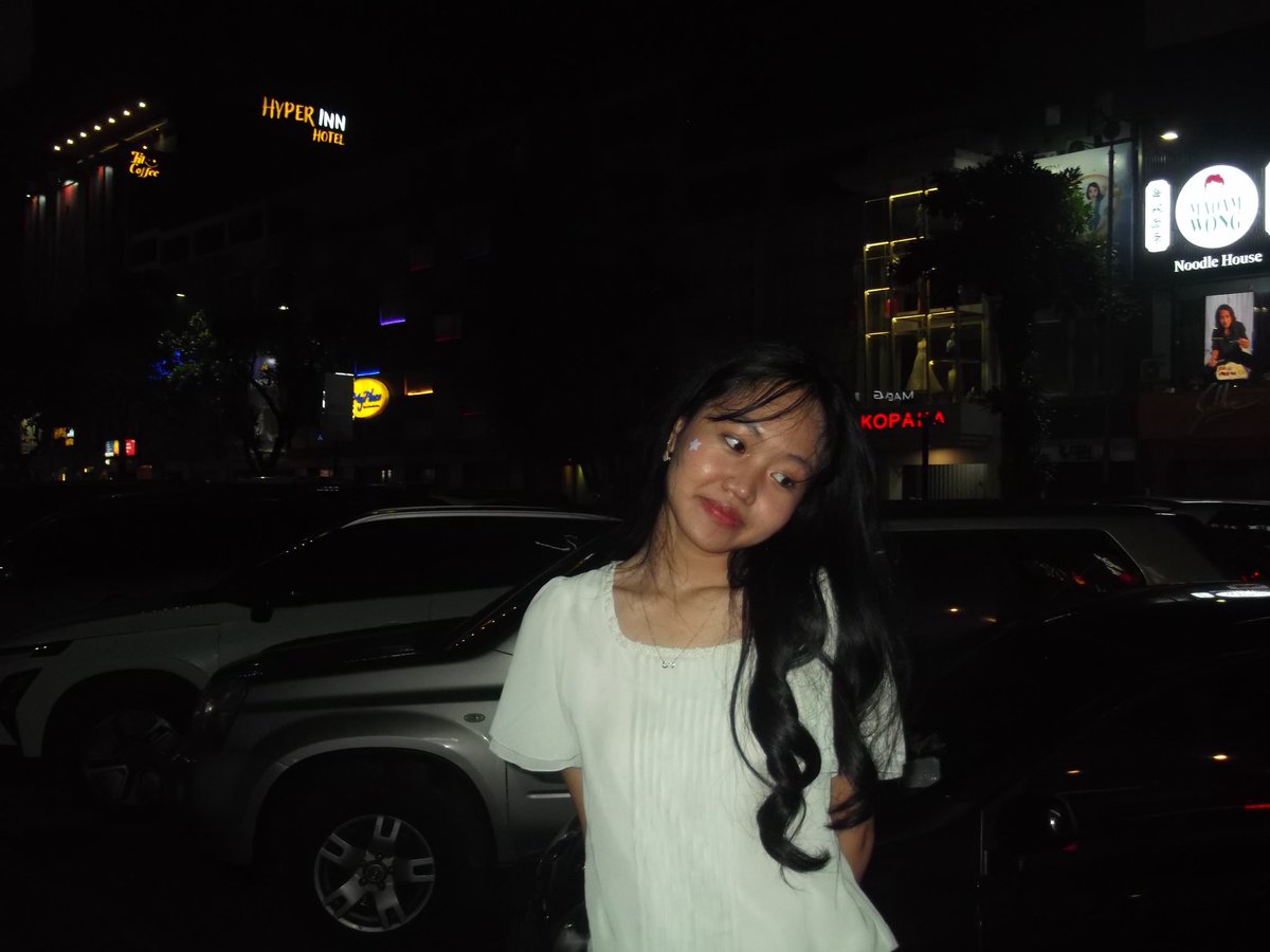 satvrdys's tweet image. ini pacarku yg motoin, tumben bener emg kadang tangan dia #magical