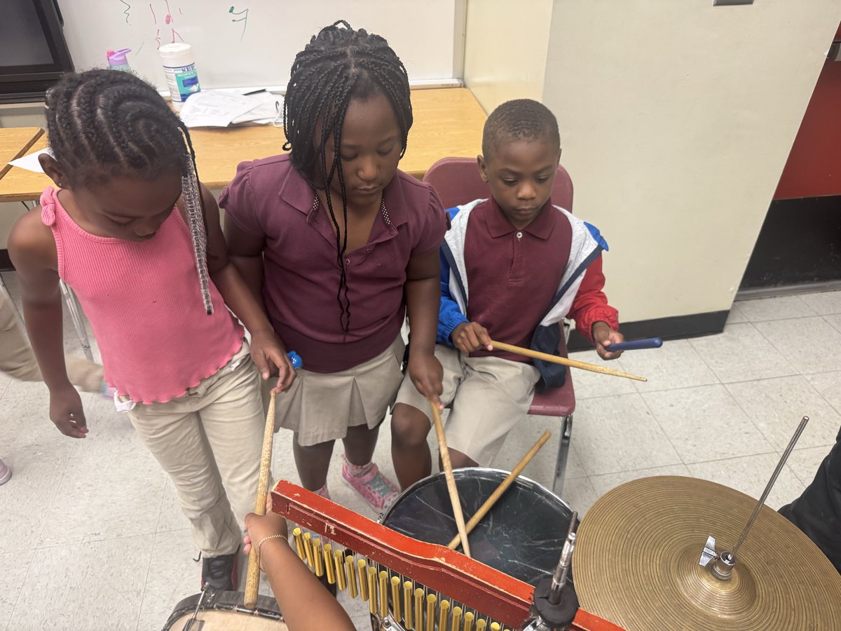 motonjaguars's tweet image. Inspiring day at R.R. Moton! The Cateura Recycled Orchestra showed our students how creativity + sustainability can make beautiful music 🐾 🎶 #YourBestChoiceMDCPS #MDCPS #MDCPSSouth @SuptDotres @MDCPSSouth