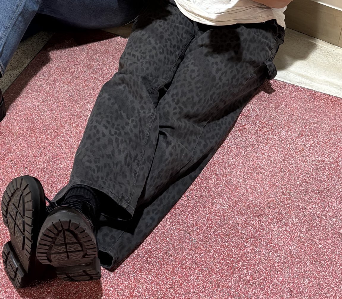 hudson saying his favorite pattern is leopard print makes sense cause look at how much he wears it lmao