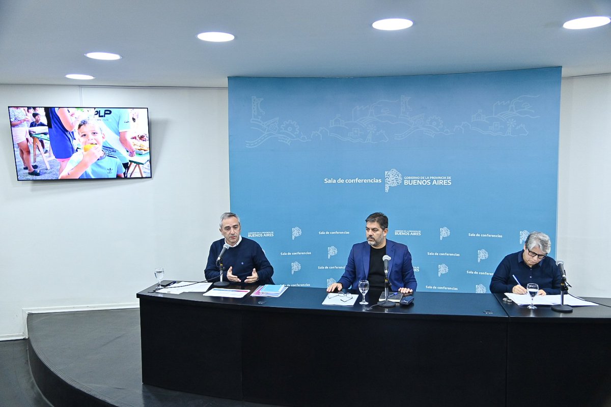 En conferencia de prensa dimos detalles de los aumentos del 30% para el Servicio Alimentario Escolar, la duplicación de la asistencia alimentaria a municipios y el 25% de aumento para 18 programas del <a href="/MinDesarrolloBA/">Desarrollo de la Comunidad BA</a>

Toda esta inversión implica un gran esfuerzo para