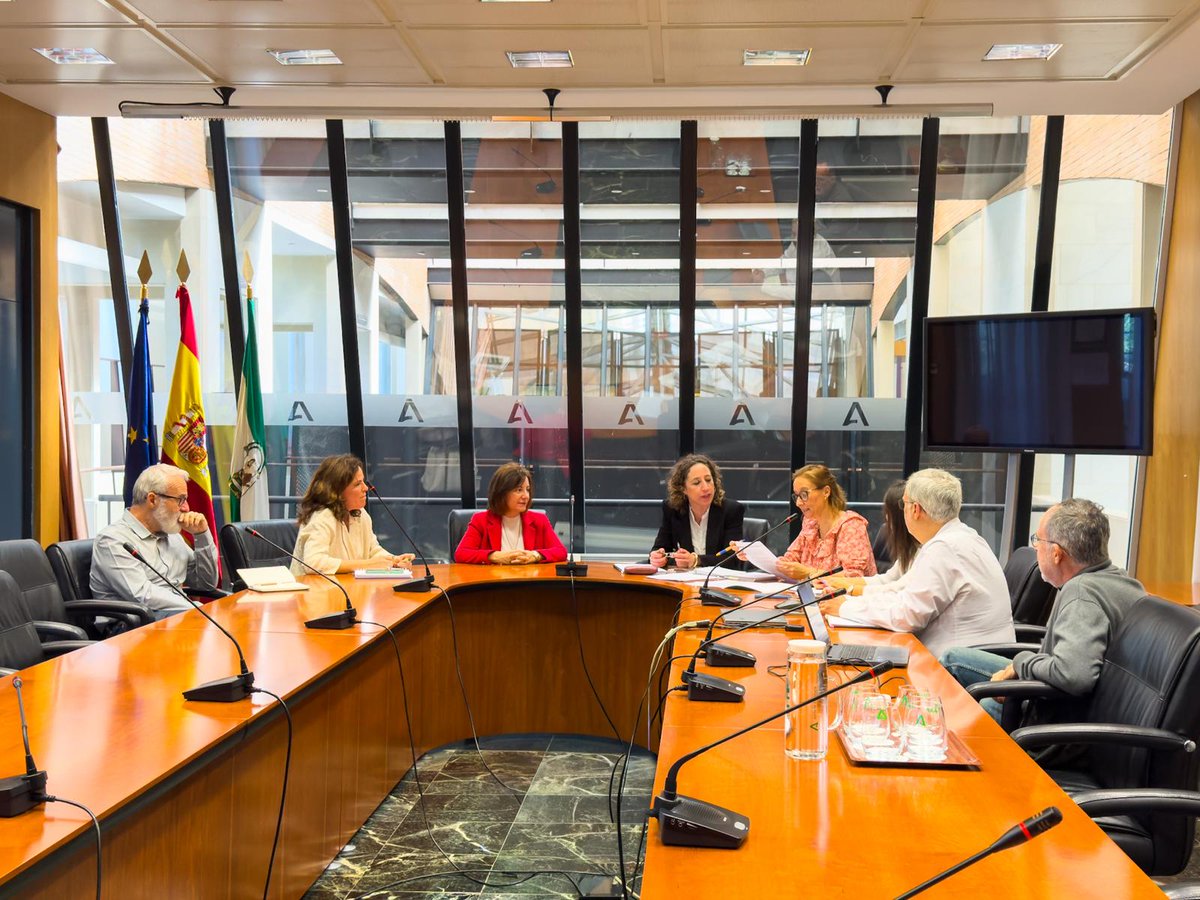 IAAPJunta's tweet photo. 🤝 El convenio suscrito entre el #IAAP y el @DefensorAndaluz ha vivido hoy un nuevo capítulo con la reunión de trabajo celebrada entre ambas instituciones.

🎯 La cita tenía como objetivo concretar líneas de planificación y desarrollo de acciones formativas. https://t.co/8UwKX3YS96