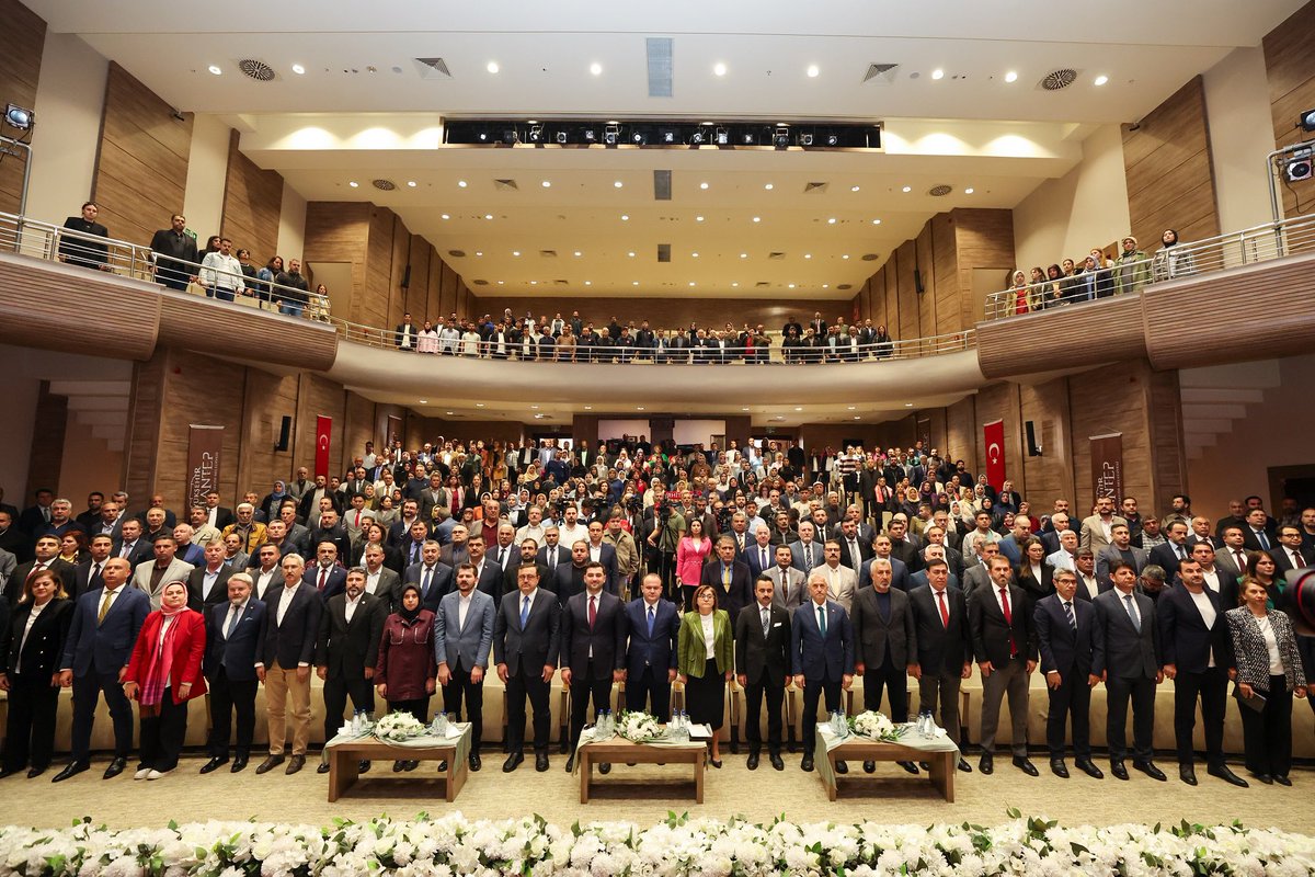 ismailsahin_27's tweet photo. 📌 Gaziantep’imiz için gece gündüz demeden çalışan, şehrimizin geleceğini güçlü projelerle inşa eden başta Büyükşehir Belediye Başkanımız Sayın Fatma Şahin olmak üzere emeği geçen herkesi gönülden tebrik ediyorum.

📌 Altyapıdan ulaşıma, çevreden sosyal destek projelerine kadar ortaya konulan vizyon; Gaziantep’in sadece bugününü değil yarınlarını da güvence altına alma iradesinin en somut göstergesidir.

📌 “Gaziantep Modeli” ile ortak aklın, hizmet belediyeciliğinin ve güçlü şehircilik anlayışının nasıl sonuç verdiğini bir kez daha gururla görüyoruz.

📌 Şehrimize değer katan tüm çalışmalarda emeği olan herkese teşekkür ediyor, Gaziantep’imizin her alanda daha da ileriye taşınacağına yürekten inanıyorum.
@RTErdogan @abdulhamitgul @FatmaSahin