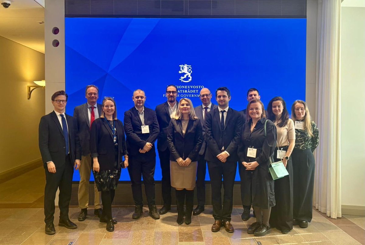 CSS_BiH's tweet photo. Benjamin Plevljak, generalni sekretar #CSSBiH, bio je učesnik studijske posjete u Helsinkiju i Rigi, posvećenoj strateškim komunikacijama i hibridnim prijetnjama. 
Studijska posjeta je trajala od 19. do 24. aprila, u organizaciji @KASmediaSEE (KAS Media Programme South East Europe) I Sofia Security Forum. 
Program je okupio učesnike iz 8 zemalja Jugoistočne Evrope. Kroz susrete s predstavnicima relevantnih aktera, učesnici su stekli uvid u pristupe Finske i Latvije u vezi naznačenih pitanja. 
Razmjena iskustava dodatno je naglasila važnost međusektorske i regionalne saradnje, kao i razumijevanja različitih perspektiva u jačanju otpornosti društava na savremene sigurnosne izazove.
Fotografije preuzete od @KASmediaSEE

#sigurnost #prijetnje #saradnja #dezinformacije