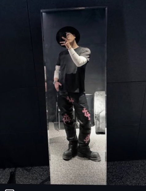 eDMbHBXesudvom0's tweet image. 臣ちゃん‥
この下はこんな派手な感じになってたんだ😳

クロムの新しいデニム✨

#ØMI