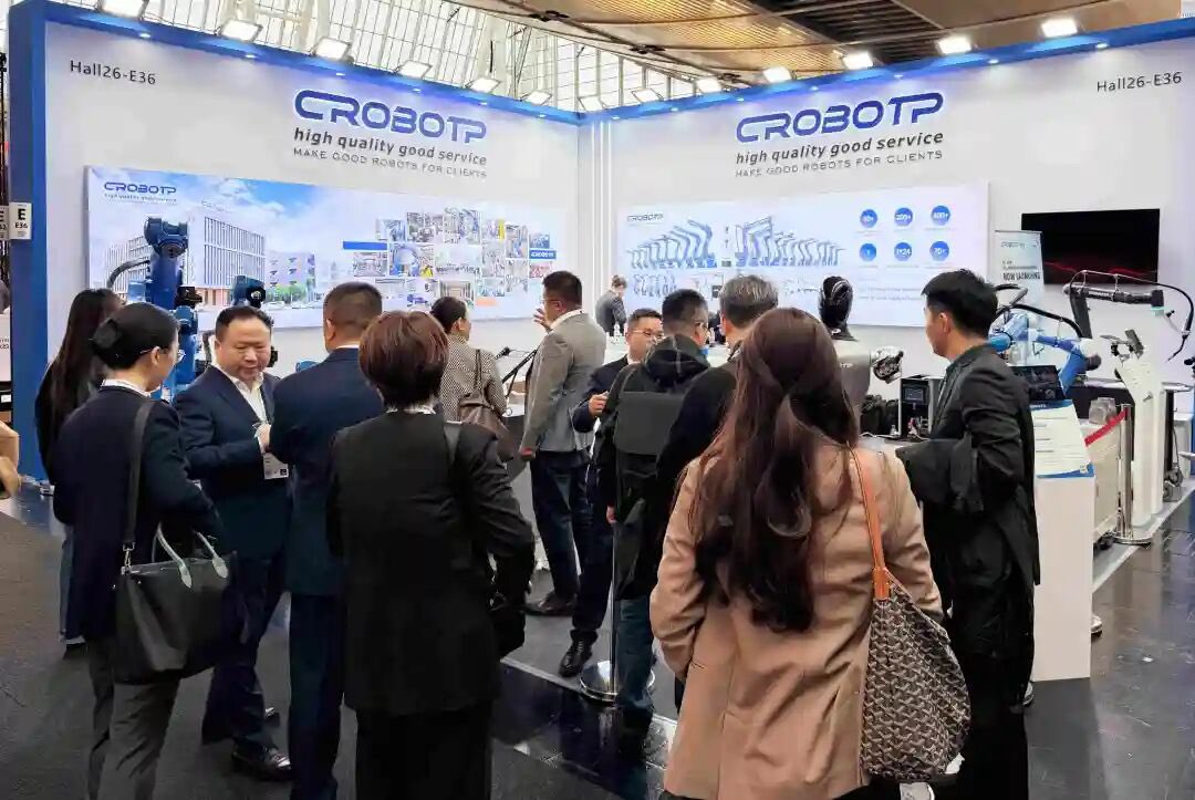 sweetiexin23118's tweet image. 🤖🇨🇳HANNOVER MESSE, a top global industrial event, officially kicked off. CROBOTP (CRP), made its international debut with its second-generation wheeled humanoid robot RHM-T1W, showing the strong strength of Chengdu’s intelligent manufacturing to the world.🌍
#Chengdu