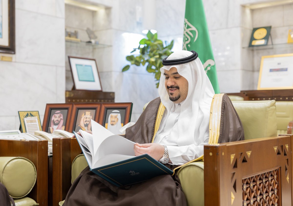 mohammedal_saud's tweet photo. استقبل صاحب السمو الملكي الأمير
محمد بن عبدالرحمن بن عبدالعزيز
نائب أمير منطقة الرياض في مكتبه اليوم
مدير فرع وزارة الرياضة بالمنطقة
ناصر بن عبدالعزيز الجنوبي
واطلع سموه على الجهود والخطط
المستقبلية للفرع في دعم الرياضة
بمدينة الرياض ومحافظات المنطقة
وتسلم سموه نسخة من التقرير
السنوي للفرع عن عام 2025م