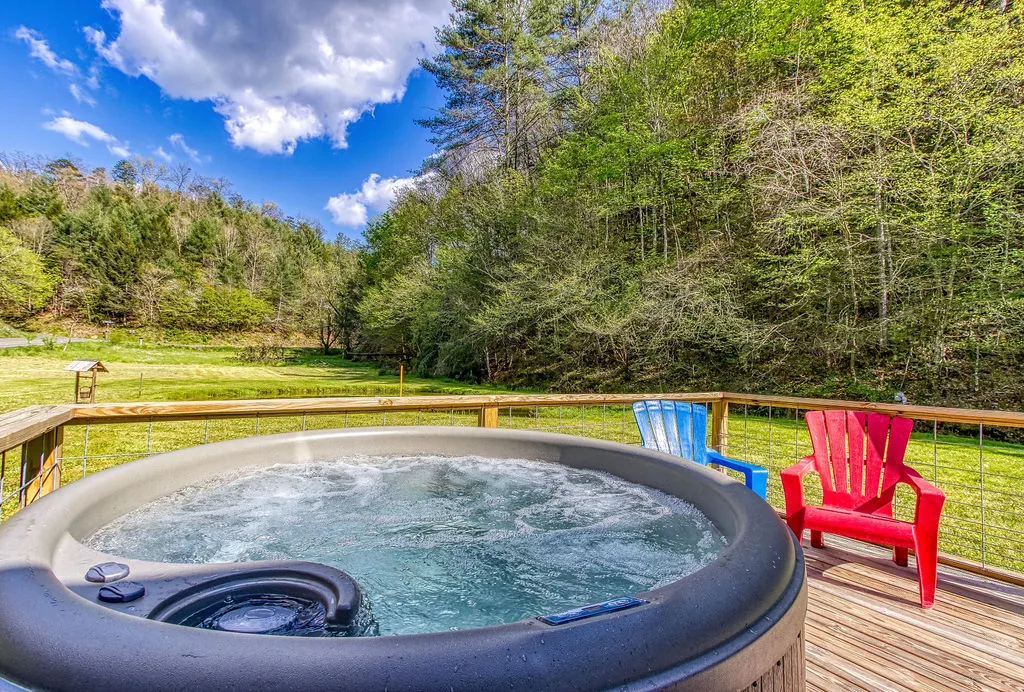 bearcamprentals's tweet image. 🏡 The Barn in Birds Creek

A cozy 2BR retreat for 4, just 20 minutes from Pigeon Forge and Gatlinburg. Peaceful, semi-secluded, and perfect for a relaxing Smoky Mountain escape. 🏔✨

Check Availability:
🔗 bearcampcabins.com/cabins/the-bar…

#Cabins #SmokyMountains #BearCampCabinRentals