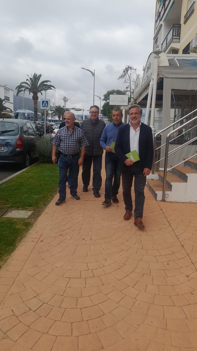 Esta mañana parte del  equipo de Vox Torremolinos acompañamos a Antonio Ureña, n° 3 al parlamento Andaluz por Málaga en la visita de los comercios de los Álamos.