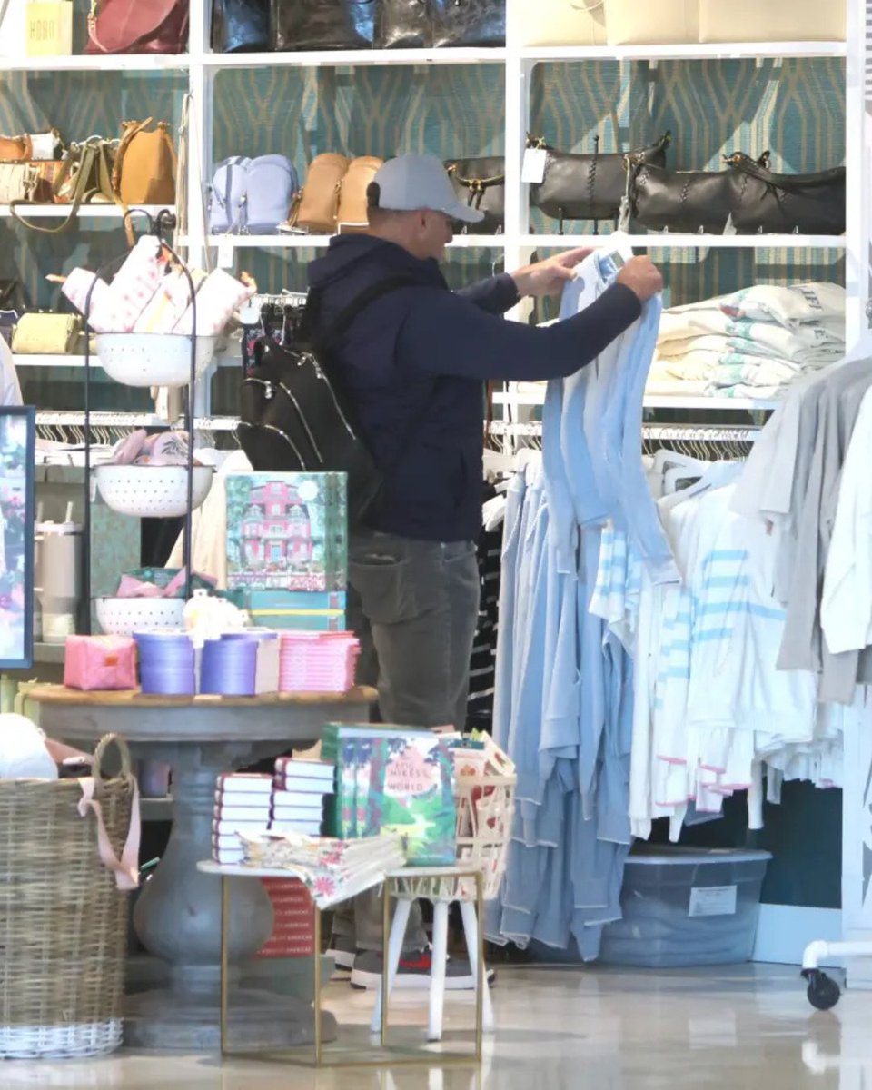 Page Six tweet media