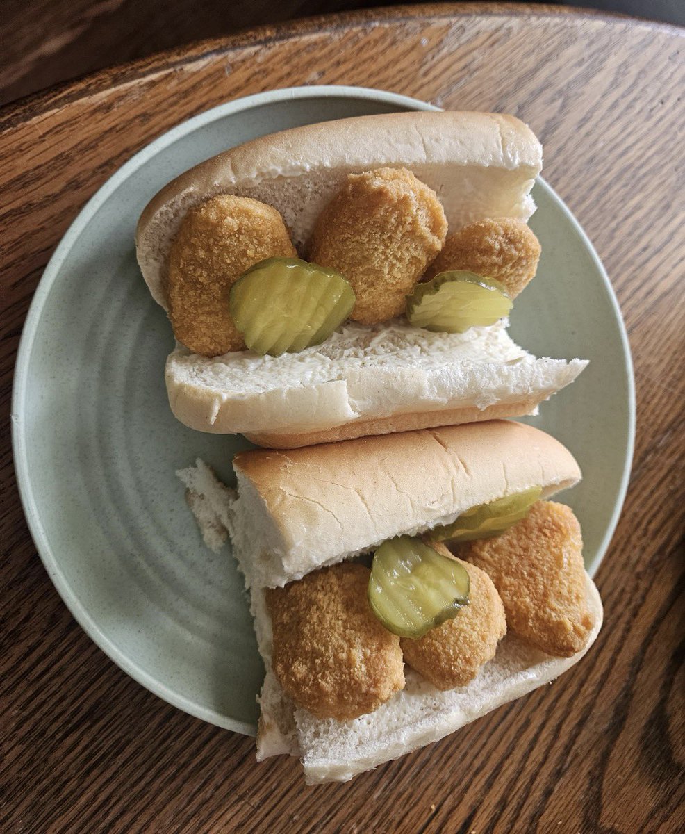 EatinErni tweet media