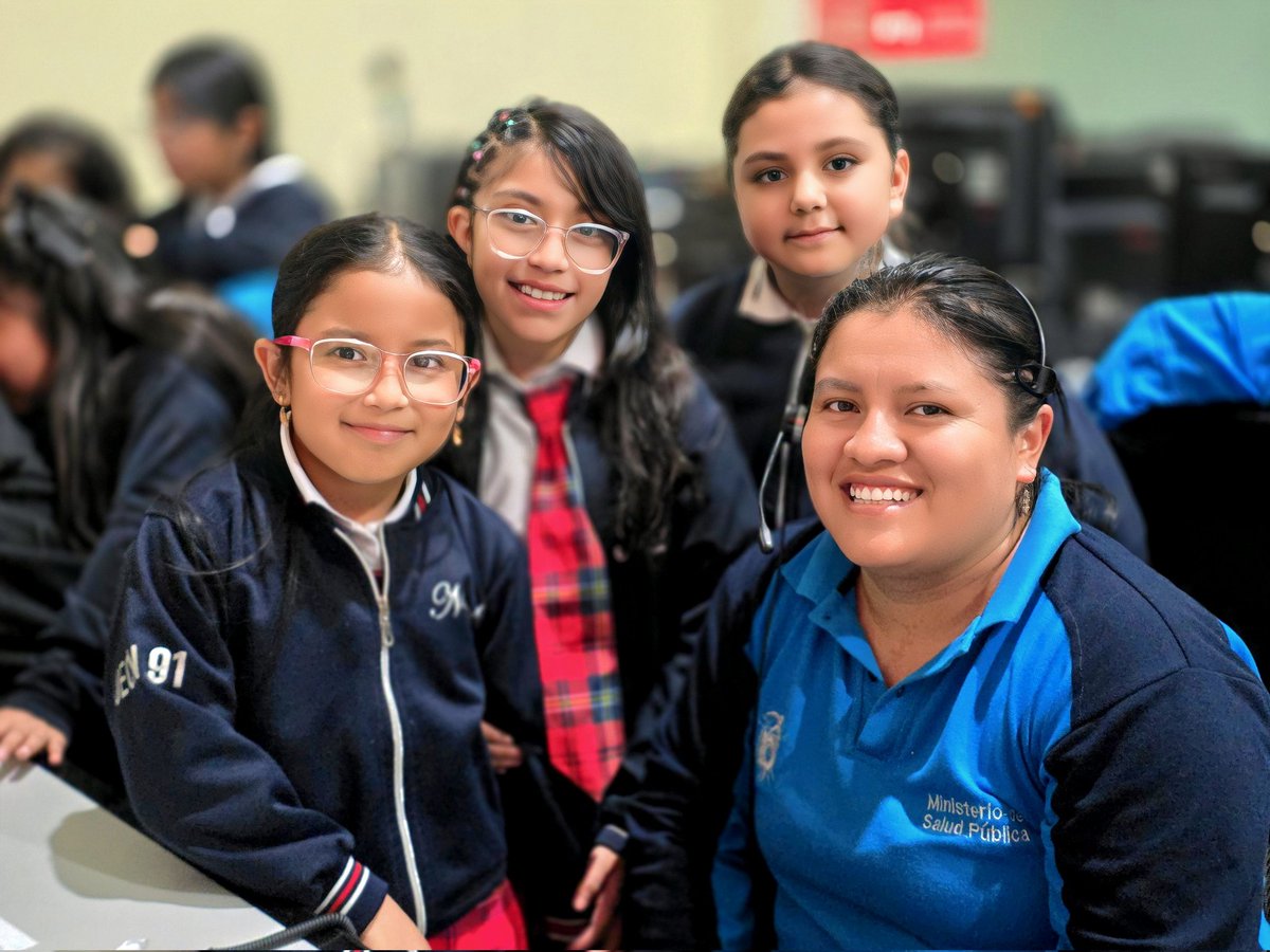 ECU911Ambato's tweet photo. 📍 #Riobamba | Con emoción recibimos a los estudiantes de la Unidad Educativa Nazareno, quienes visitaron nuestras instalaciones para conocer de cerca el trabajo que se realiza el @ECU911_ en la atención de emergencias y el uso responsable de la #LíneaÚnicaParaEmergencias 9-1-1. https://t.co/abKQboMWWu