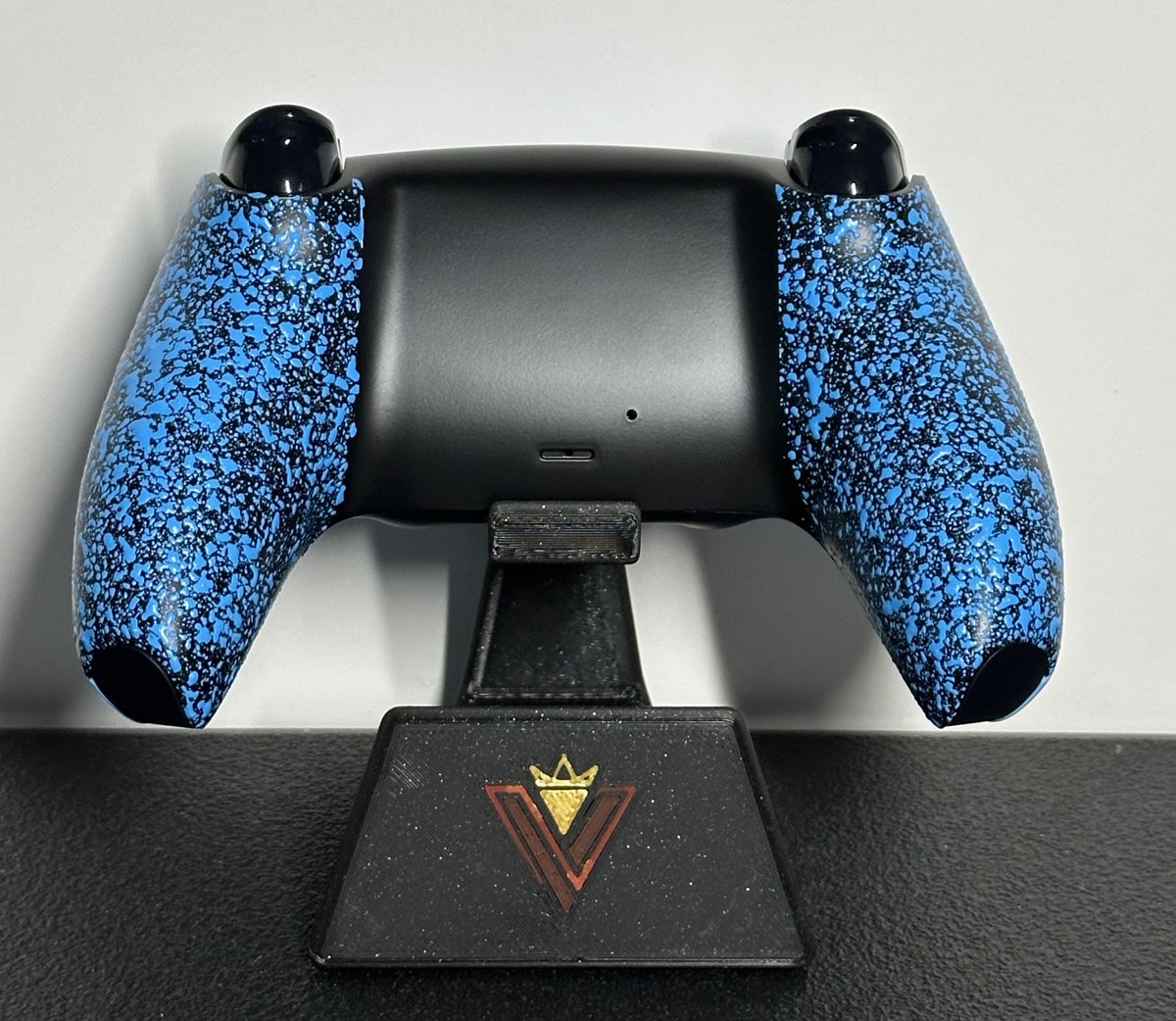 VeilCustoms's tweet photo. Some recent builds we have heading out 
- smart triggers &amp; bumpers 
- TMR anti drift sticks 
- rumbles removed 
- cosmetics https://t.co/LQZ4UM6F0N
