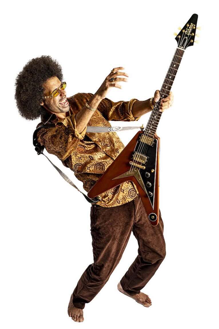 RockBluesMuse's tweet image. Visionary guitarist, lap steel master, brilliant songwriter, Selwyn Birchwood releases new video ‘Talking Heads’. Check it out!
rockandbluesmuse.com/2026/04/27/sel… #bluesrock #selwynbirchwood