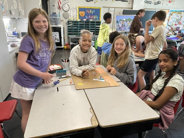 SLCSDolsen's tweet photo. A huge thank you to the Detroit Institute of Art (DIA) for providing their In-School Art Program for 3rd-5th grades. They will be back next Friday for the last two classes. The students had such fun creating collaborative art work! https://t.co/tFrQEb0cCD